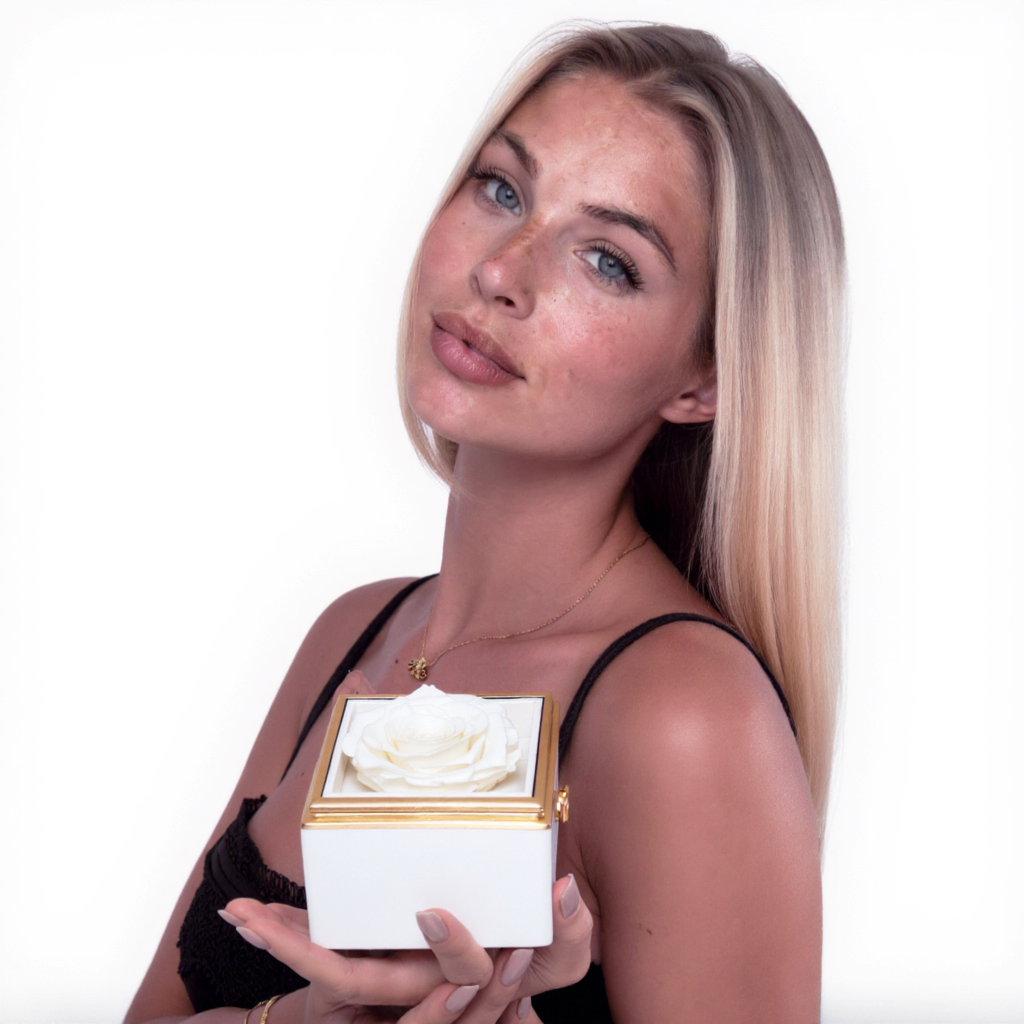 Boîte à roses éternelles | Rose véritable et collier personnalisé